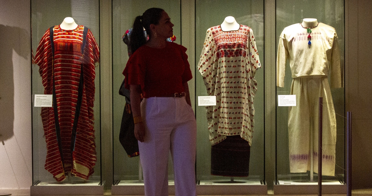 Arte y Pensamiento Textil: La Historia del Arte de Mujeres Indígenas