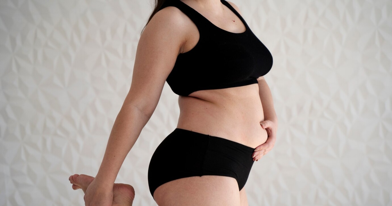 ¿Tengo pancita? Este es el verdadero motivo por el que a las mujeres les cuesta tener el abdomen plano