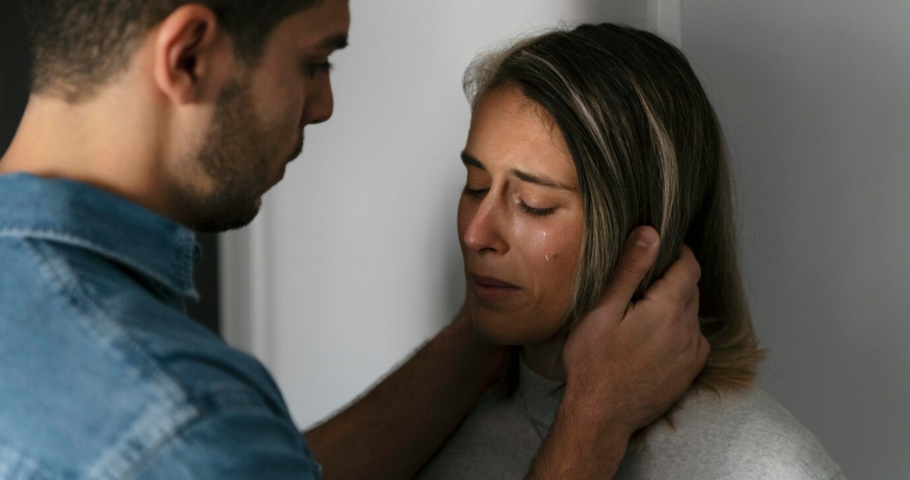“¿Y ella por qué no sale?”: La manipulación detrás de las relaciones tóxicas