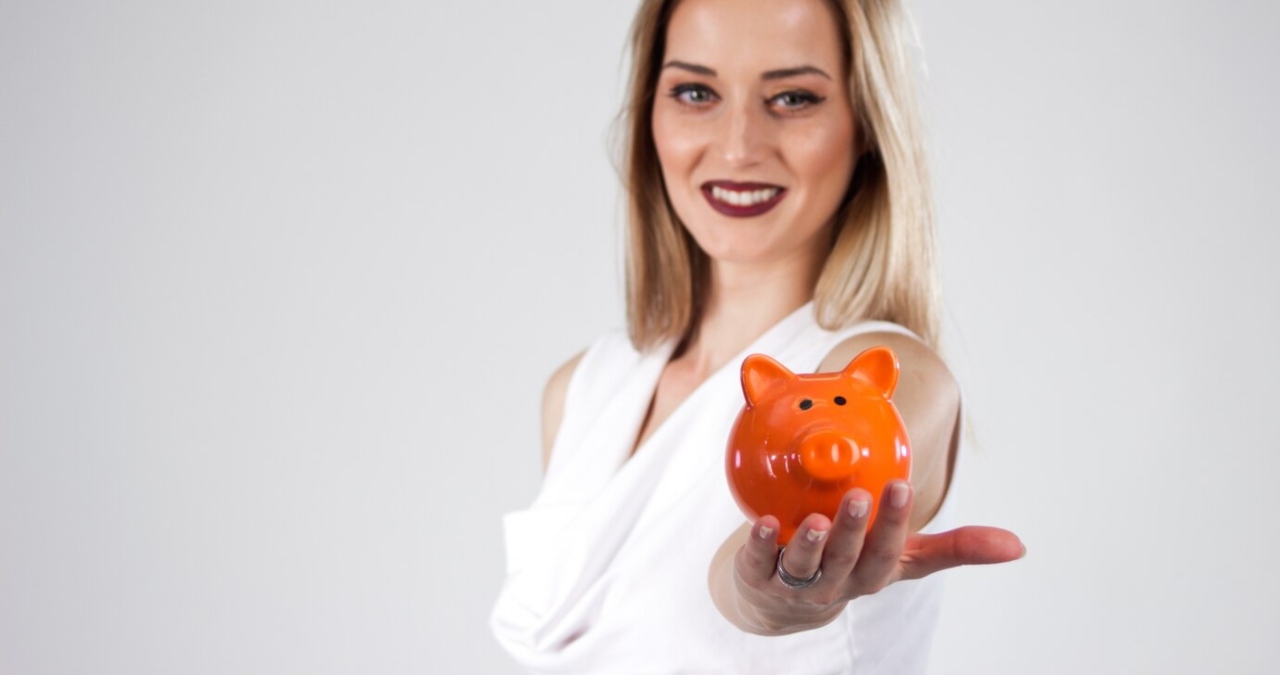 Tips financieros para mujeres jóvenes: independencia, ahorro y futuro
