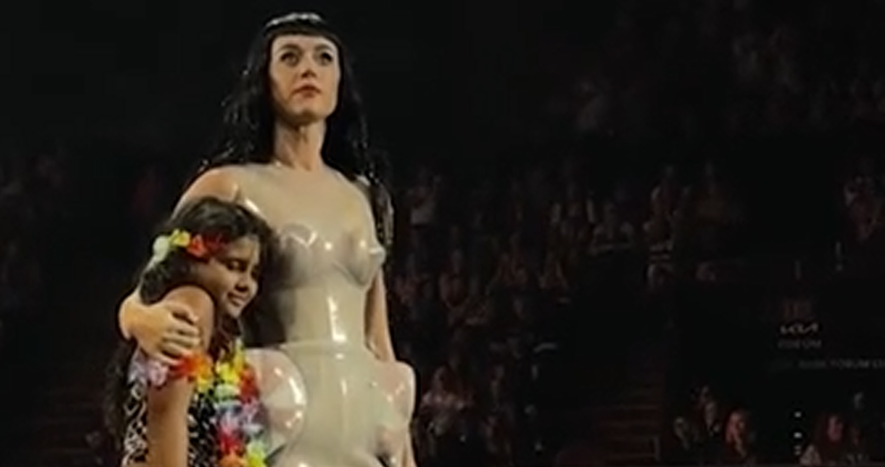 Katy Perry destaca a niña mexicana en su concierto: ¿por qué importa la representación?