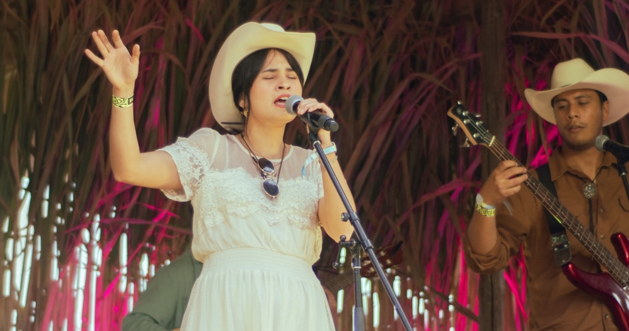 Dámaris Bojor: la cantante sonorense que fusiona dos culturas en su música