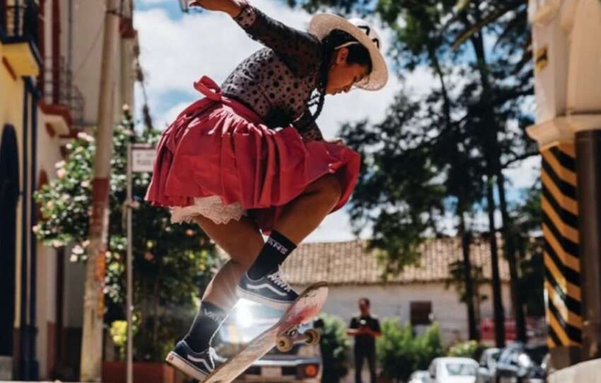 Cholitas skaters: ellas son las mujeres que mezclan el empoderamiento femenino con la identidad de Bolivia
