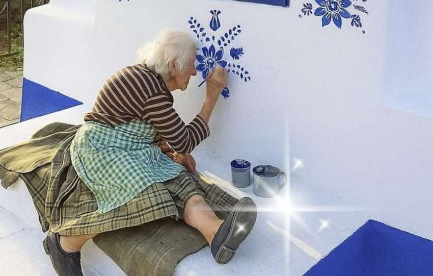 Anežka Kašpárková: la mujer que hasta sus últimos años se dedicó a pintar su pueblo con flores azules