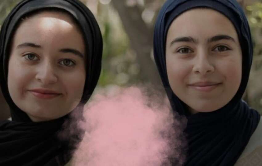 La historia de Farah y Tala, las hermanas que convirtieron los escombros de la guerra en Gaza en ladrillos reutilizables 