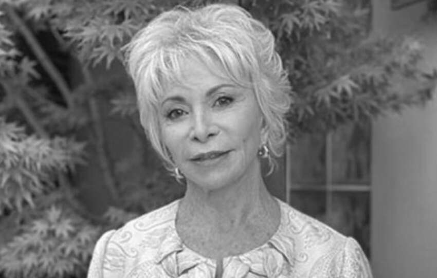 ¿Sabías que Isabel Allende tiene un ritual desde hace 40 años?